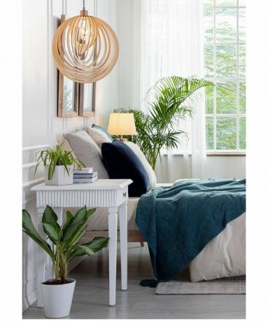 Teal slaapkamer met houten plafondlamp van Iconic Lights