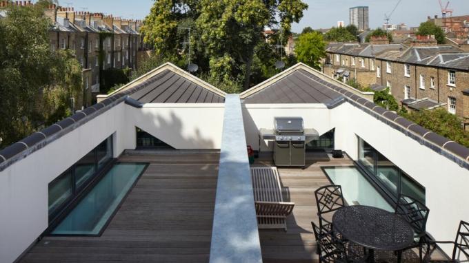 Utilizzare un tetto piano per guadagnare spazio esterno prezioso, in particolare in un'area urbana edificata