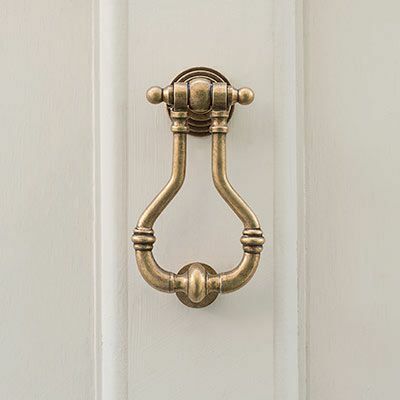 Ciocanul de ușă Melton Brass de la Jim Lawrence