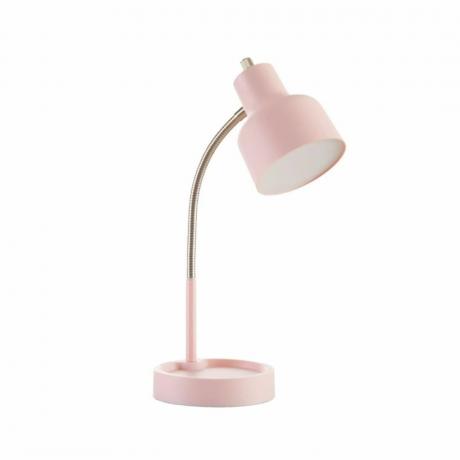Ружичаста столна лампа у спаваоници