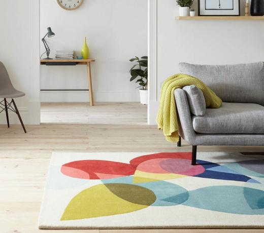 Skandinávský koberec John Lewis s barevnými slzami