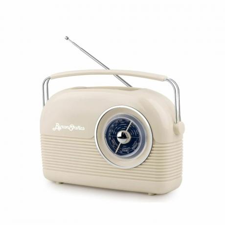 Krémové rádio v retro stylu