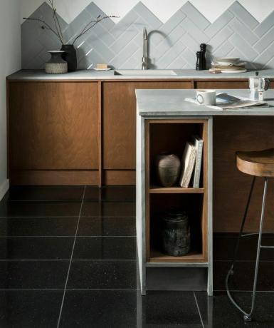 Pardoseli de granit negru într-o bucătărie