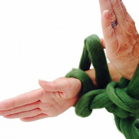 हाथ की बुनाई के साथ चंक कंबल कैसे बुनें