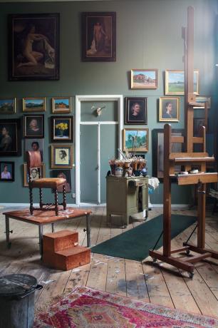 Studioul lui Urban Larsson, la cinci minute de restaurarea apartamentului său
