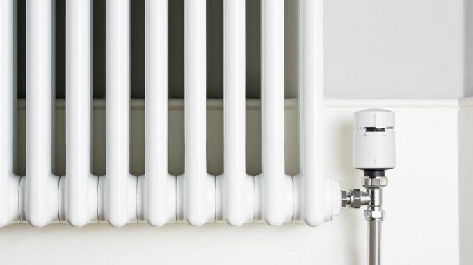 Vanne thermostatique intelligente Wiser by Drayton sur un radiateur