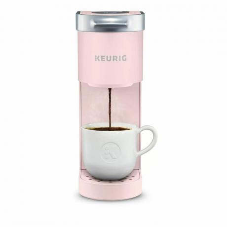 Розовая кофеварка Keurig