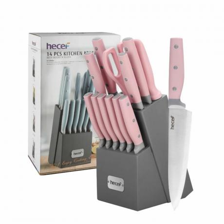Un cuchillo rosa en un soporte gris junto a una caja