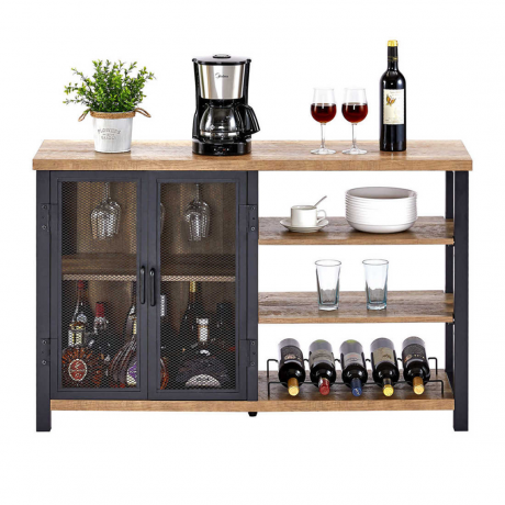 Un mueble bar y vino de madera y negro con copas, botellas y accesorios de bar