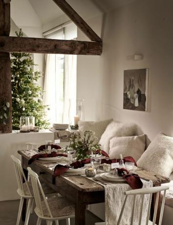 Útulný country vánoční jídelní stůl