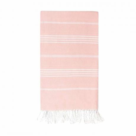 Пляжное полотенце в бледно-розовую и белую полоску.