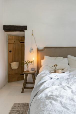 Camera da letto scandi a vita lenta in cottage vittoriano