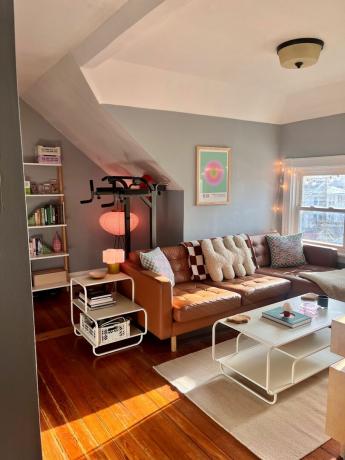 Obývacia izba s koženým gaučom