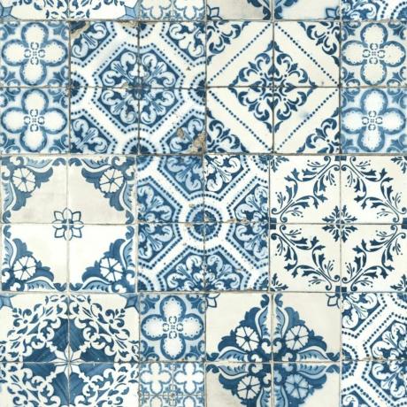 파란색과 흰색 타일 패턴 껍질과 스틱 벽지