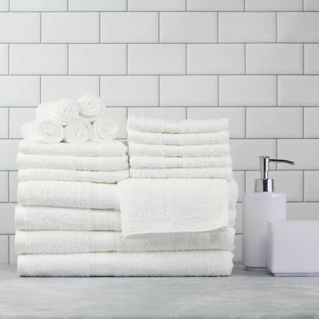 مجموعة مناشف الحمام مينستايز الصلبة المكونة من 18 قطعة، باللون الأبيض