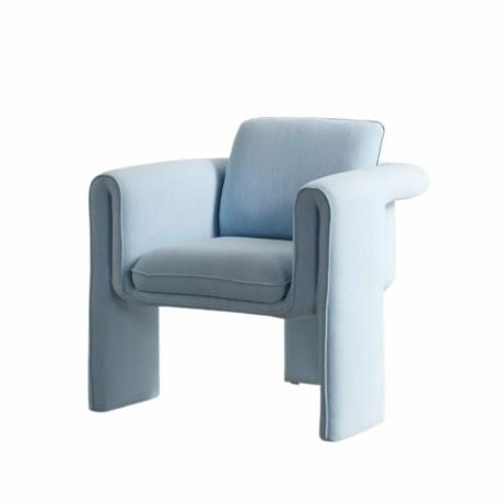 एक हल्के नीले रंग की एक्सेंट कुर्सी