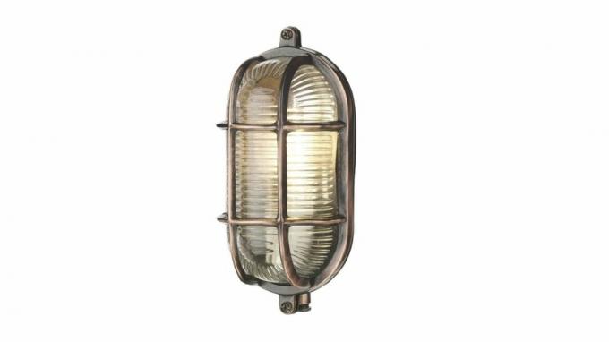 a melhor iluminação de jardim: David Hunt Admiral Wall Light, lâmpada oval de aparência industrial com gaiola cor de bronze