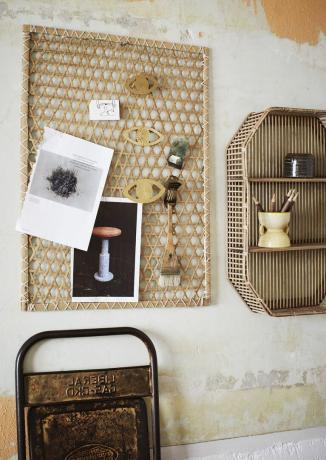 Игла за кућну канцеларију направљена од бамбуса и мале полице од ратана