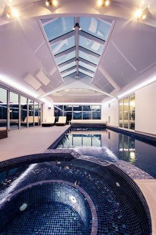 luksuriøst svømmebasseng spa design