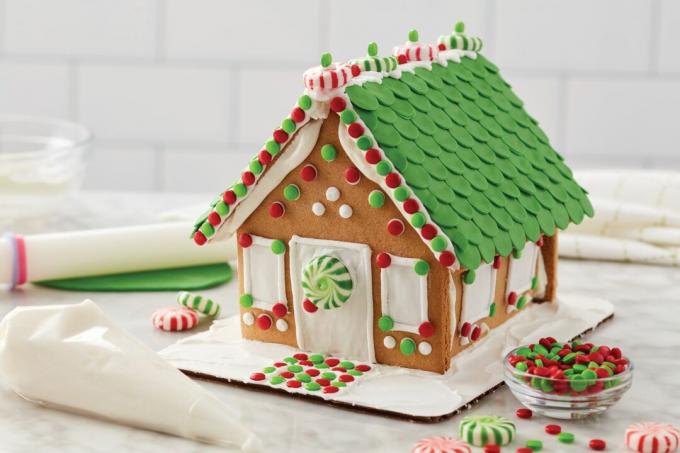 Wilton Ready to Decorate Dressed for the Holidays Kit Gingerbread House Decorating Kit