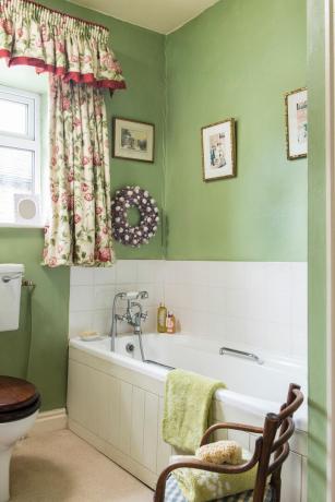 vihreä kylpyhuone