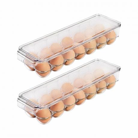 To klare rektangulære køleskabsbokse med æg i
