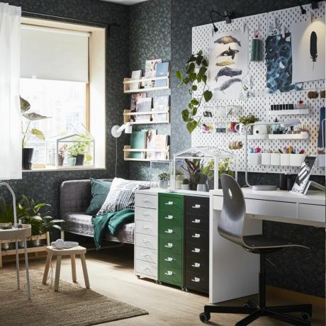Domácí kancelář v obývacím pokoji od Ikea