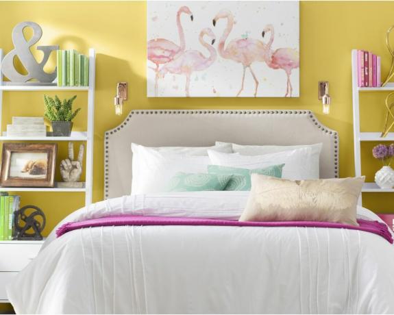 فكرة غرفة نوم صفراء من Wayfair