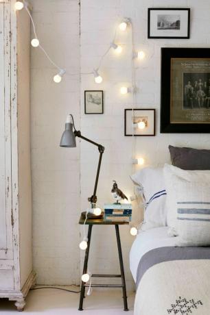 Wie man ein altes Haus energieeffizienter macht: LED-Lichterketten im Schlafzimmer von Lights 4 fun