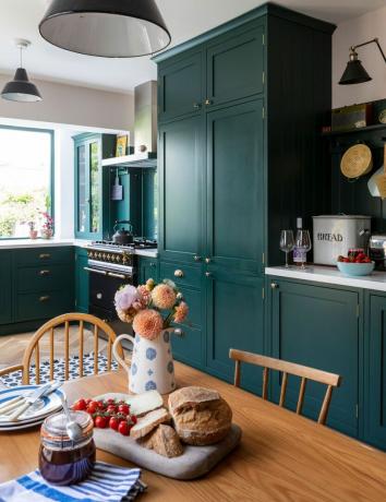 Rhiannon Southwellin vihreä Shaker -keittiö oli viimeinen osa projektia viktoriaanisen kodin päivittämiseksi