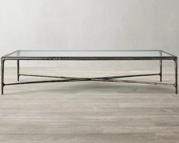 Et håndsmedet glas sofabord med metalramme med hærdet glas
