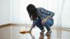 Как да почистите дървени подове лесно и естествено - най -добрите начини да ги издигнете