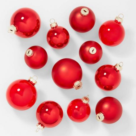 Set ornamen Natal merah dari Target