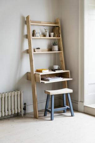 Scrivania Ladder in un piccolo ufficio
