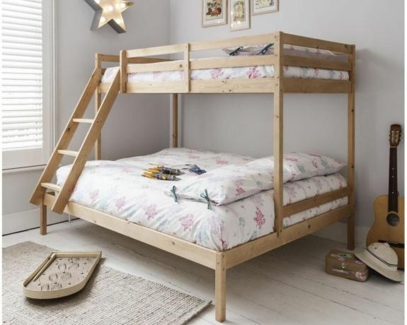מיטת קומותיים משולשת קנט עם מיטת יחיד ויחידה זוגית באורן טבעי