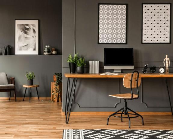 bureau à domicile gris avec bureau en bois