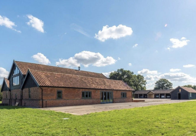 £ 1 million eiendom til salgs i Norfolk