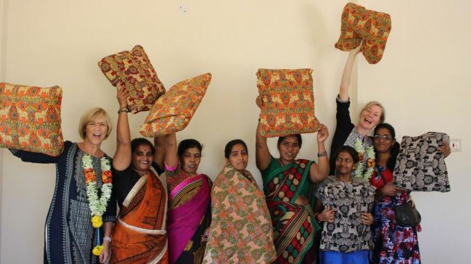 スローに変わる秘密の枕は、インドの女性に力を与えるのに役立ちます