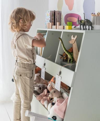 おもちゃの収納のアイデア：VoxTuli本棚とパステルグリーンのおもちゃの収納byCuckooland