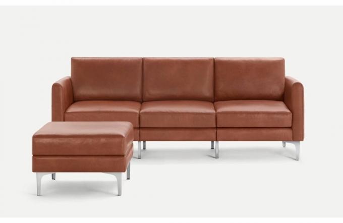 Un divano componibile in pelle marrone chiaro di Burrow
