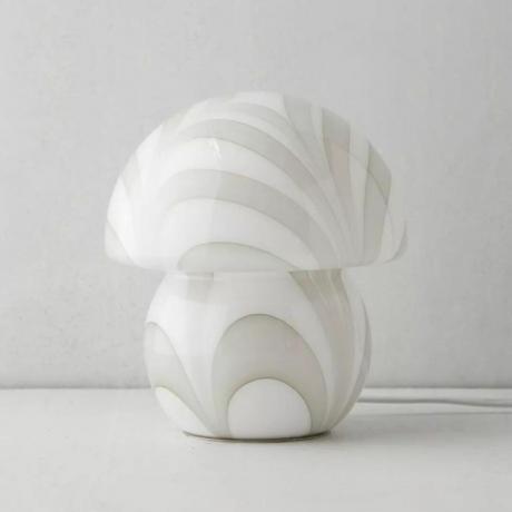 O lampă albă cu ciuperci cu un model învolburat