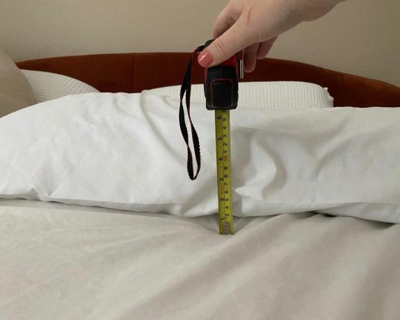 Coop Regulējams spilvens ar apvalku, augstuma mērīšana uz gultas