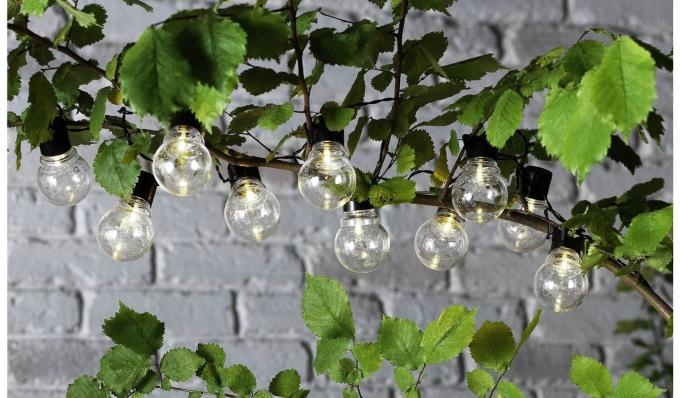 най -доброто градинско осветление: Argos Home Solar 20 Festoon Warm White Lights
