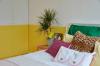 Prije i poslije: evo kako mrlja žute boje može oživjeti blagu spavaću sobu