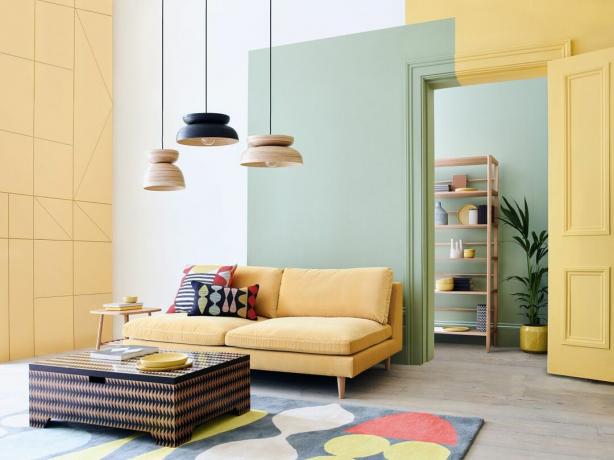 Renk engelleme trendine sahip renkli oturma odası