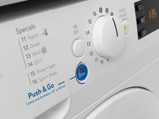 ao.com에서 판매하는 Indesit 세탁기는 무료 세제 제공과 함께 효율적이고 사용하기 쉽습니다.