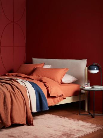 ジョンルイス＆パートナーズの焦げたオレンジ色のリネン寝具