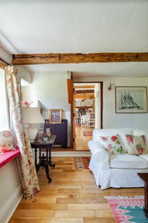 soggiorno in cottage con tetto di paglia del XVII secolo