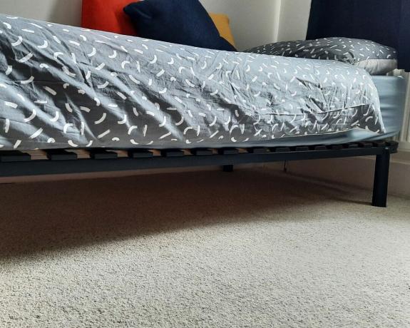 Emma platforminė lova ir Emma Premium čiužinys ant kilimo