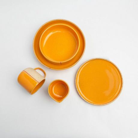 Sárga tányérok és kávésbögrék az Etsy-től